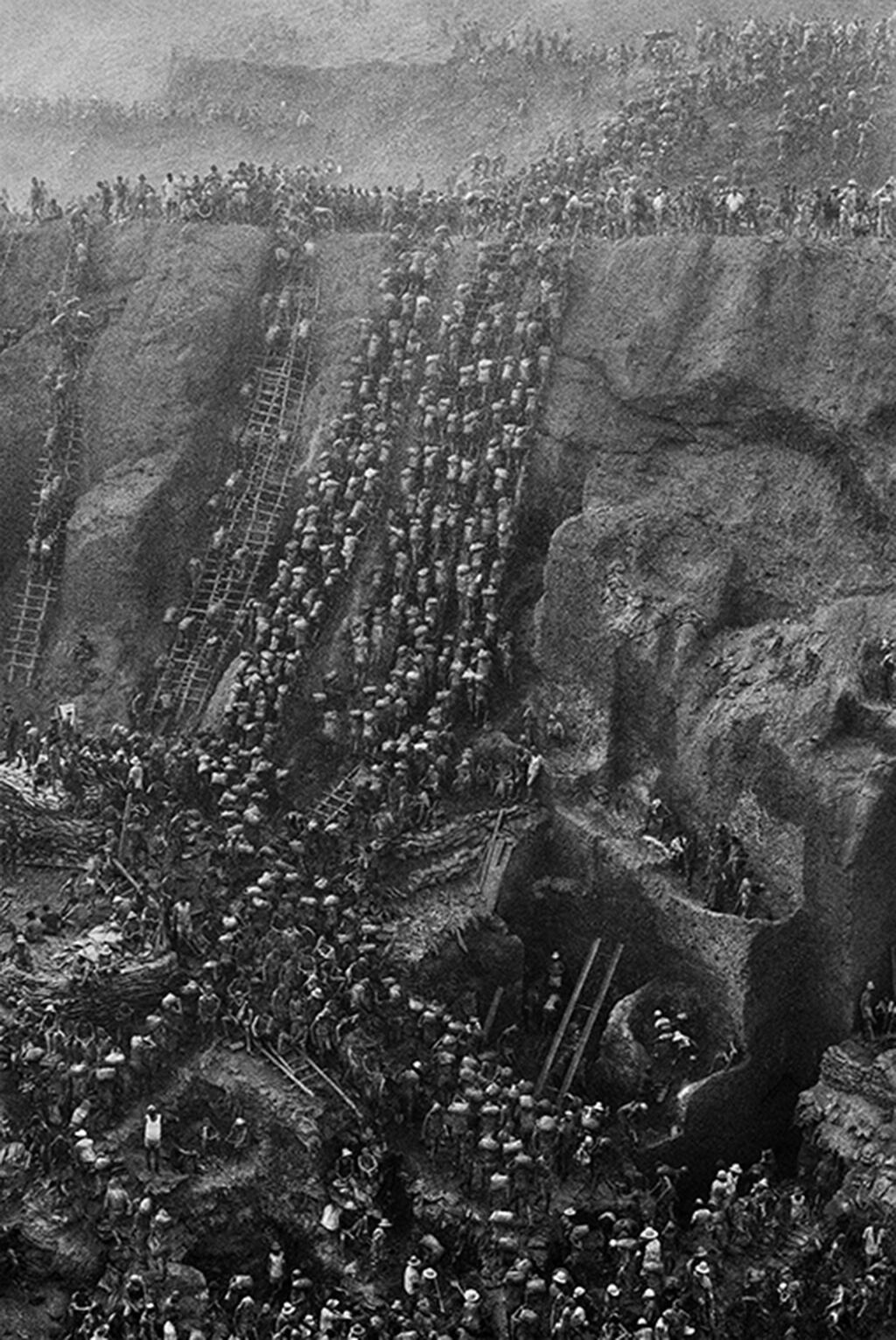 Goldmine, Serra Pelada, State of Pará, Brazil, 1986 © Sebastião Salgado 
