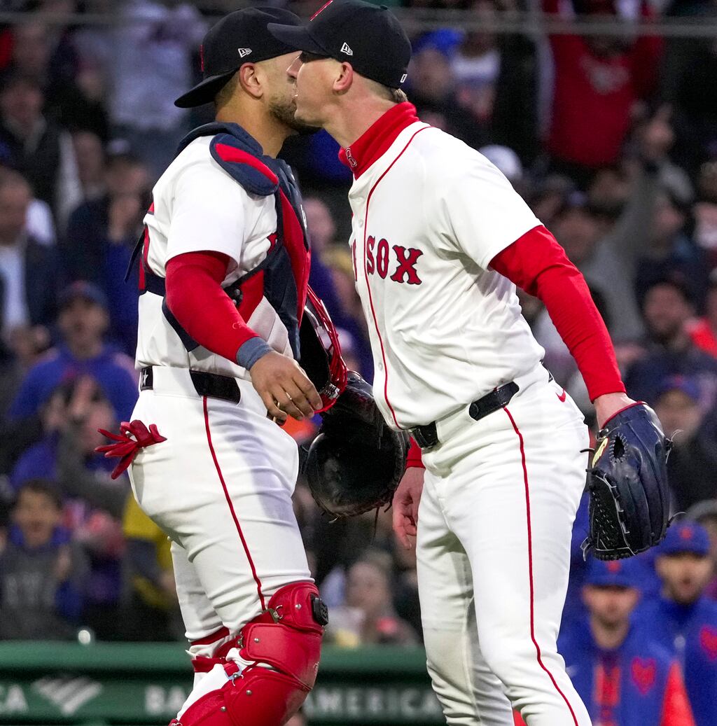 Catcher Carlos Narváez interceded as Walker Buehler, having choice words for the plate umpire, was ejected in the third inning.